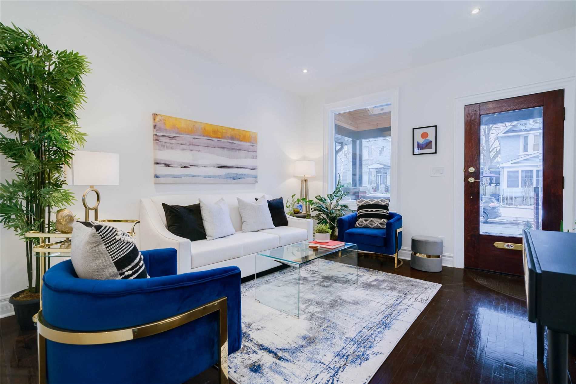 Living Room 271