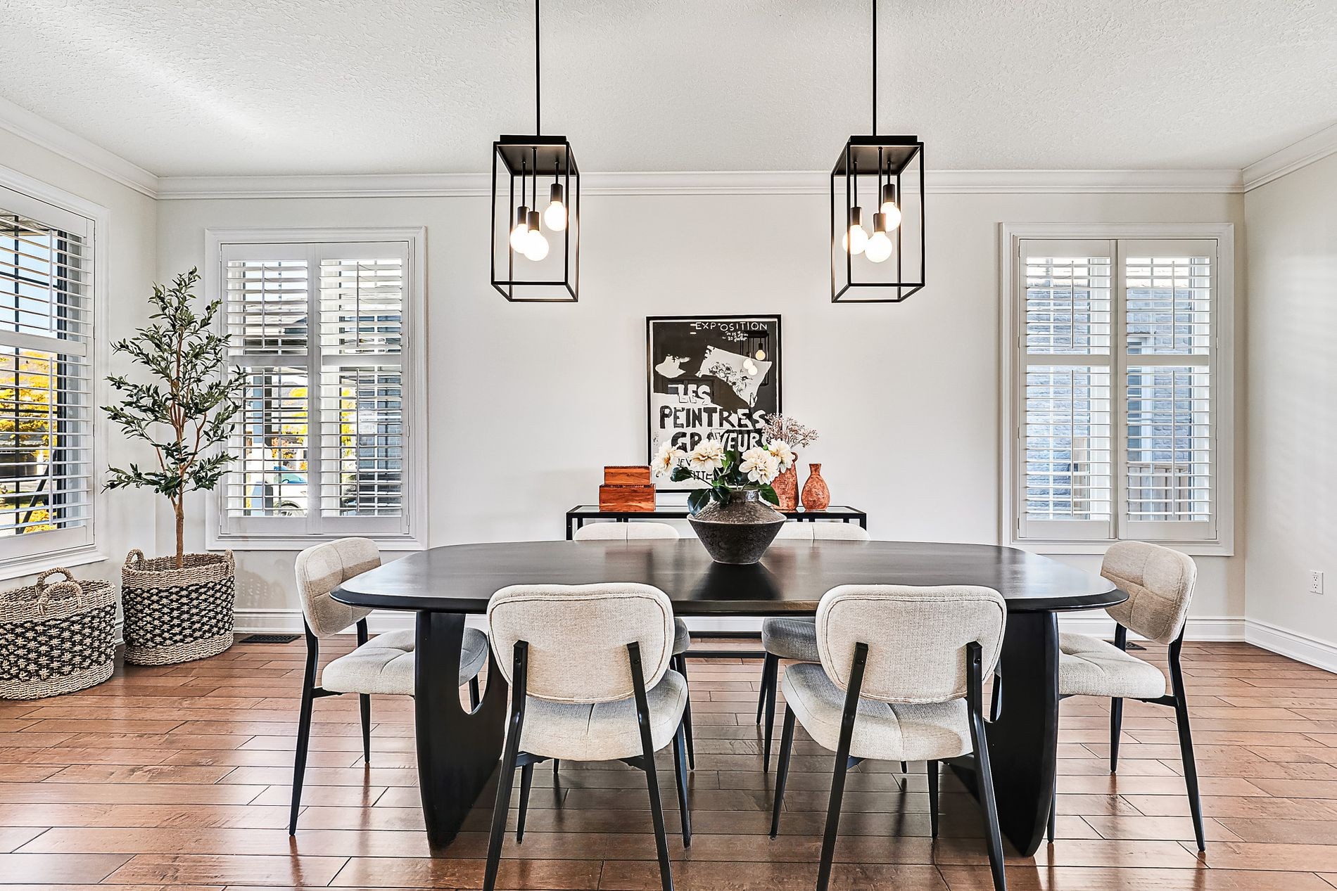 Dining Room 552 - Detached 2-Storey House in Collingwood, sold for $1.3M