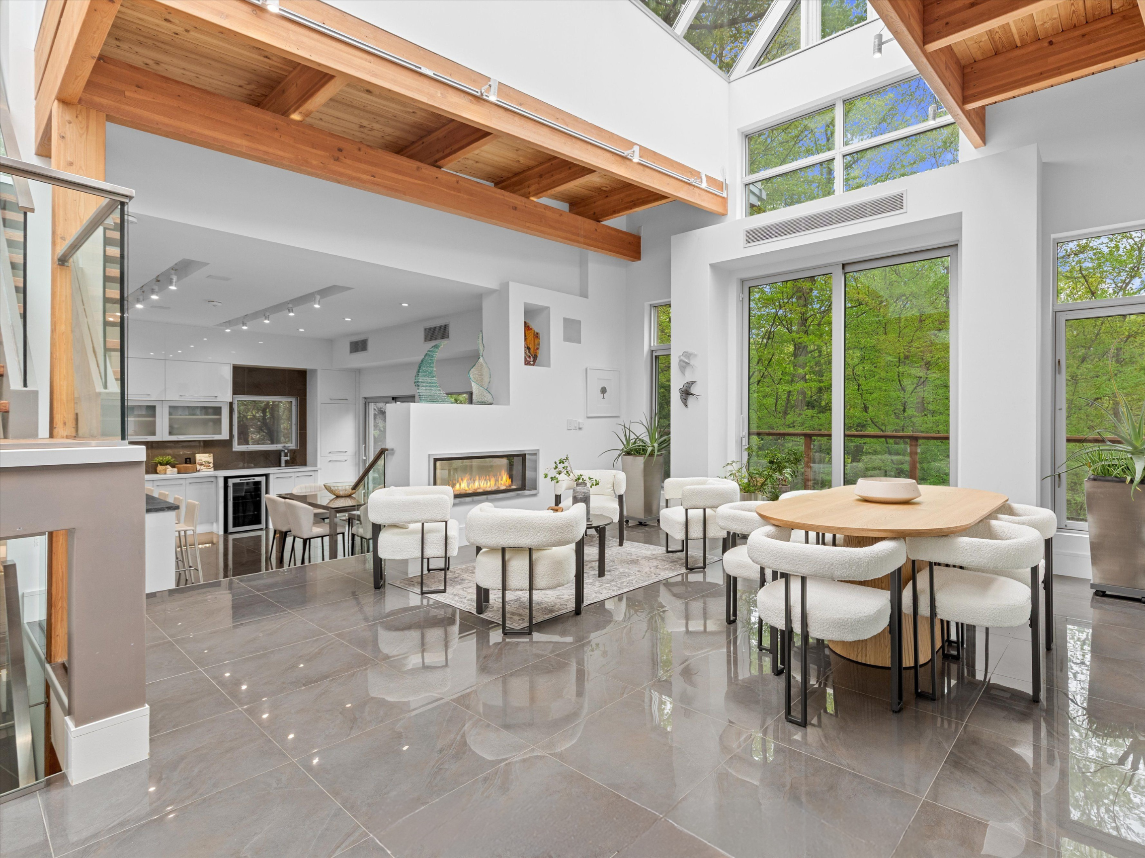 Dining and sitting area 11