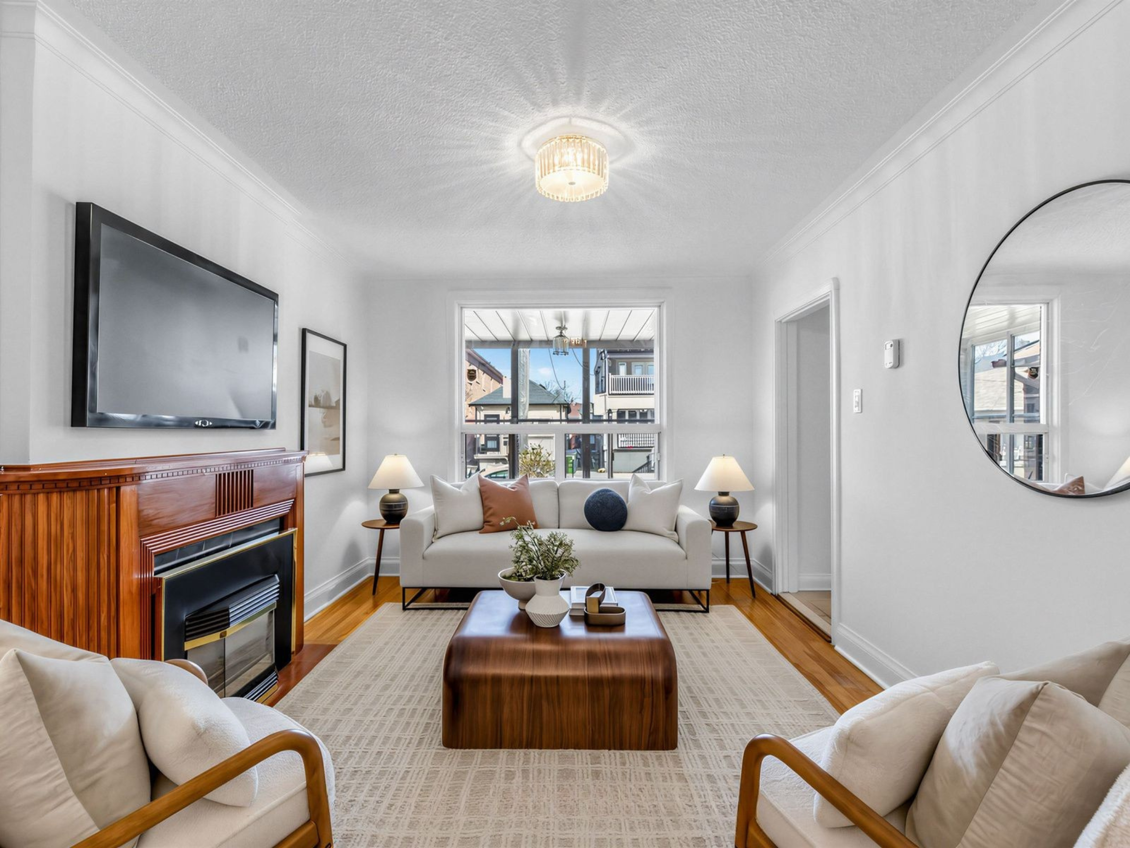 Lliving Room 242
